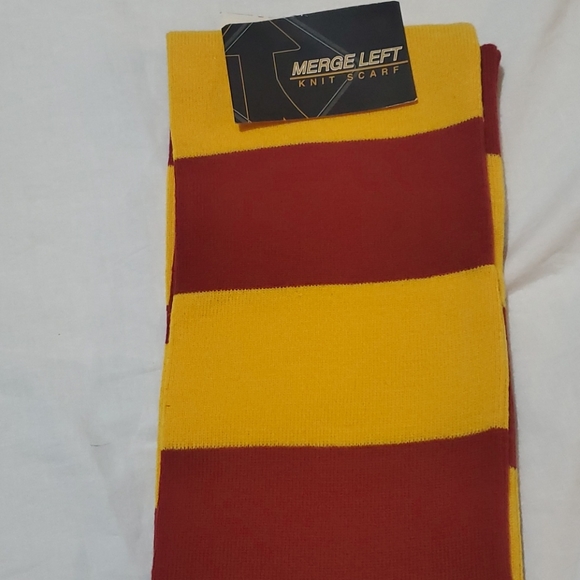 Merge left Knit scarf. - Picture 6 of 6